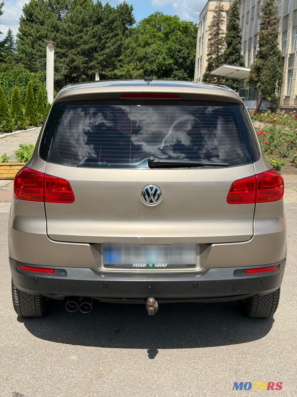 2011' Volkswagen Tiguan photo #5