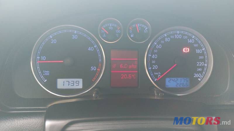 2003' Volkswagen Passat photo #5