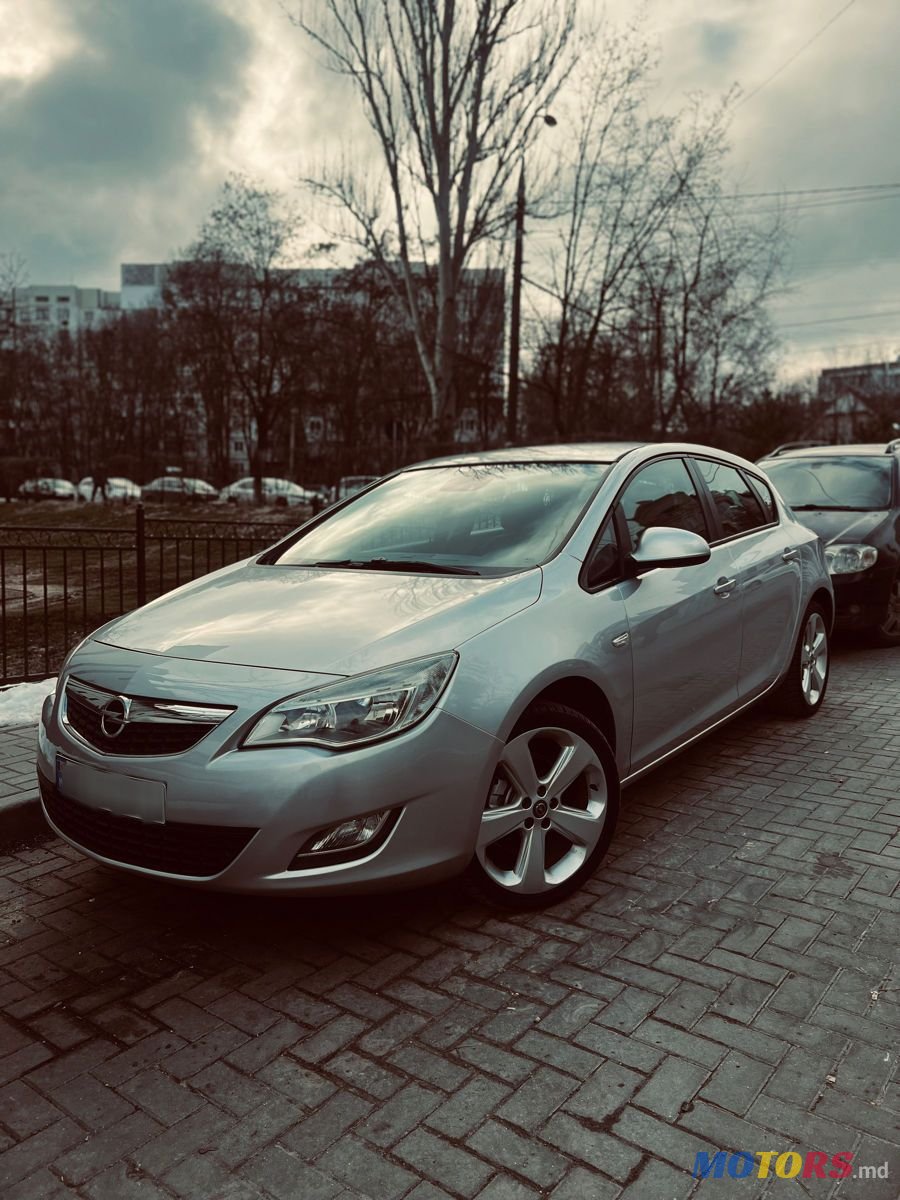 2010' Opel Astra photo #1