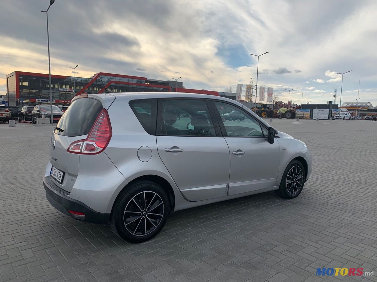 2011' Renault Scenic photo #4