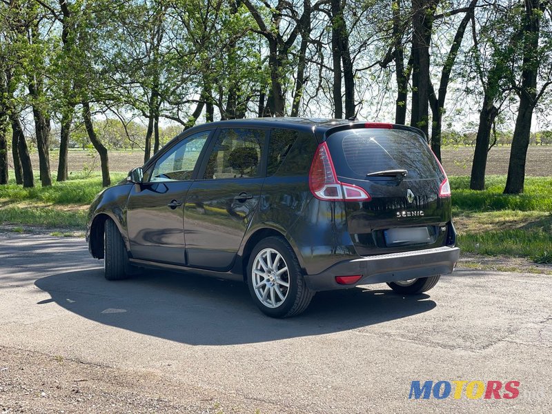2009' Renault Scenic photo #2