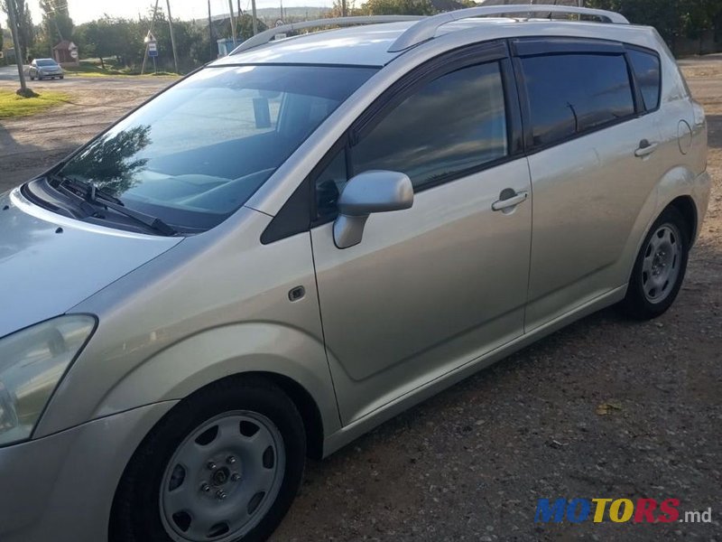 2005' Toyota Verso photo #2