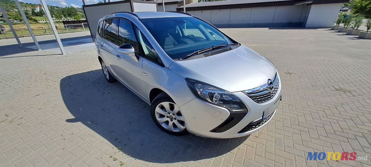 2015' Opel Zafira photo #3