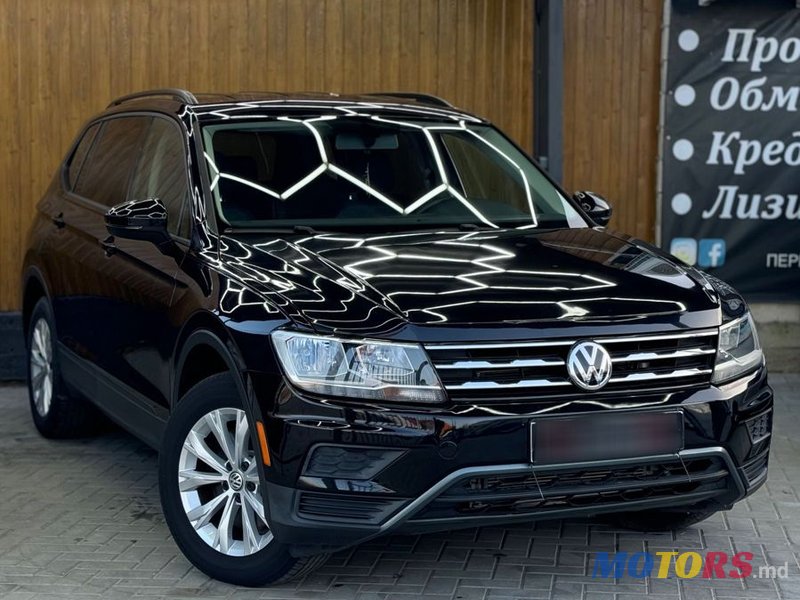 2018' Volkswagen Tiguan photo #3