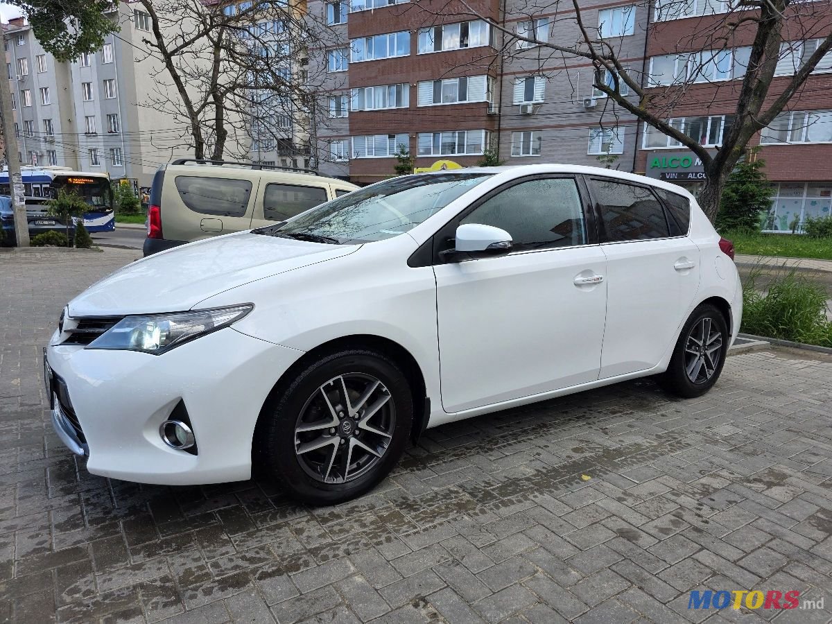 2014' Toyota Auris photo #6