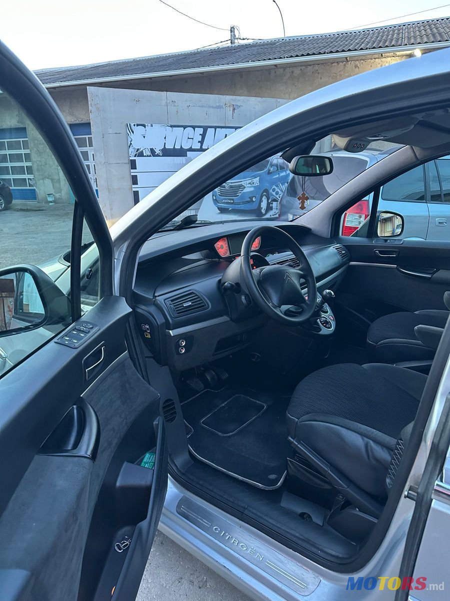 2012' Citroen C8 photo #5