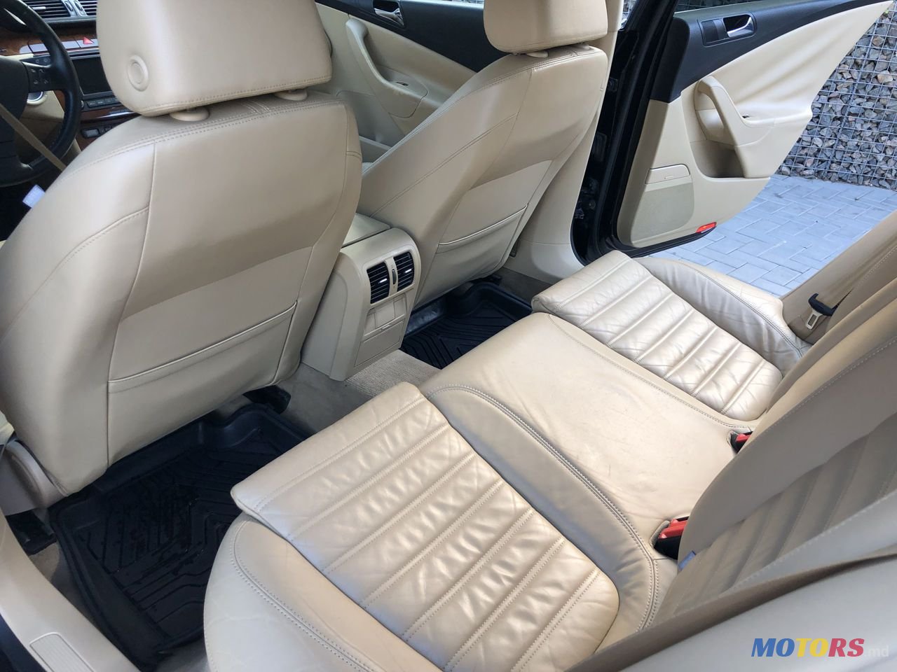 2006' Volkswagen Passat photo #2