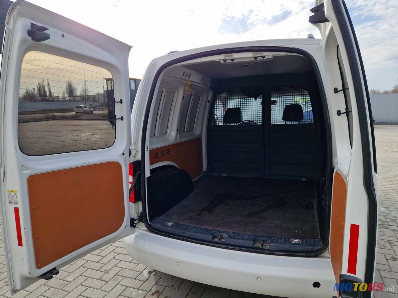 2013' Volkswagen Caddy photo #5