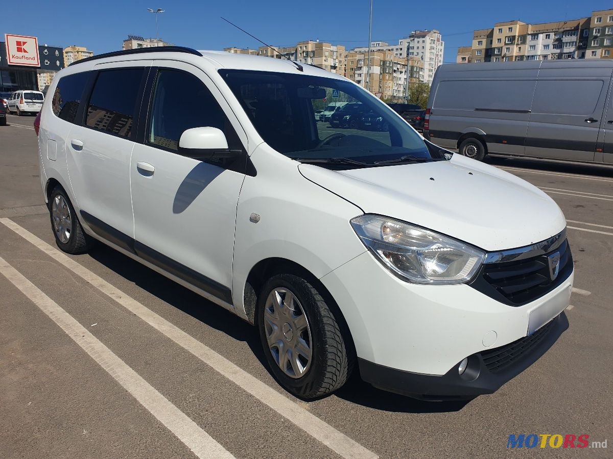 2013' Dacia Lodgy photo #1