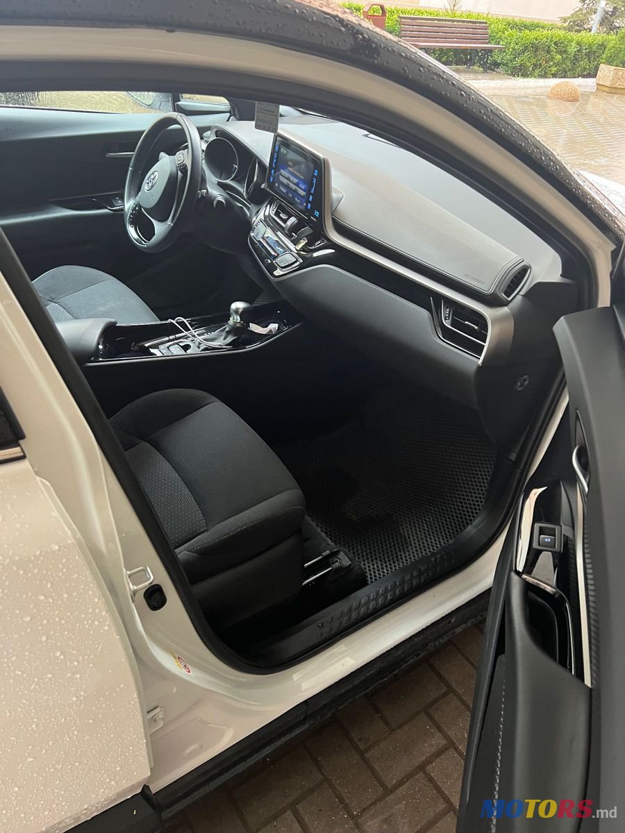 2019' Toyota C-HR photo #5