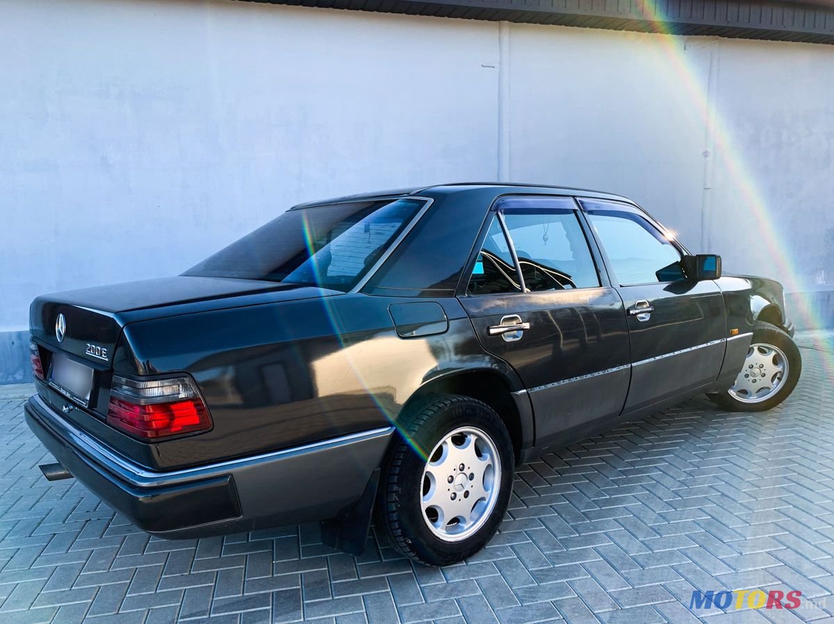 1993' Mercedes-Benz E-Class photo #4