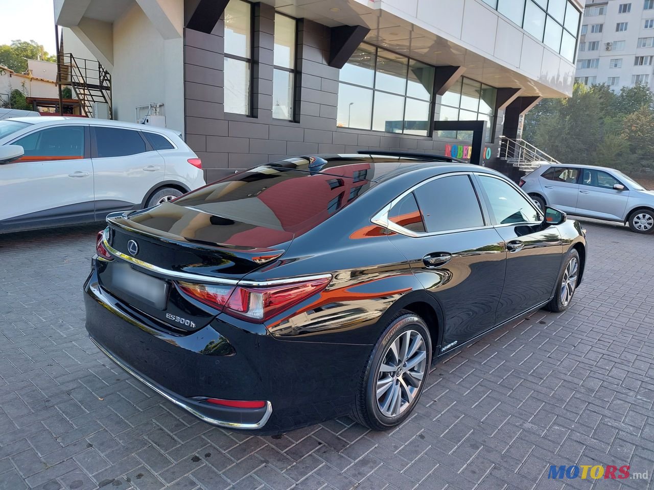 2020' Lexus Es Series photo #4