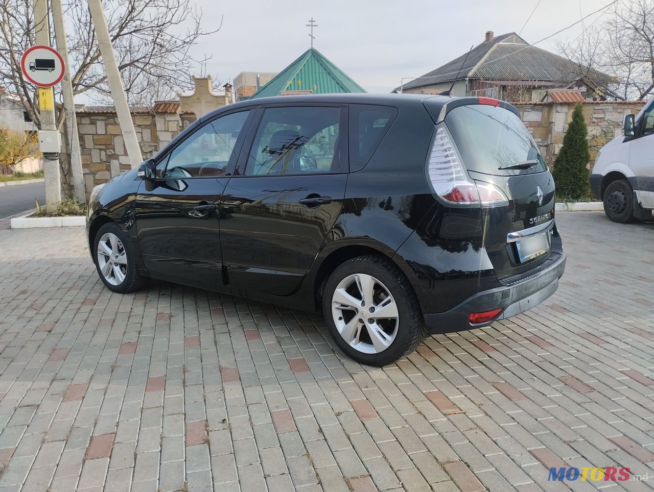 2013' Renault Scenic photo #2