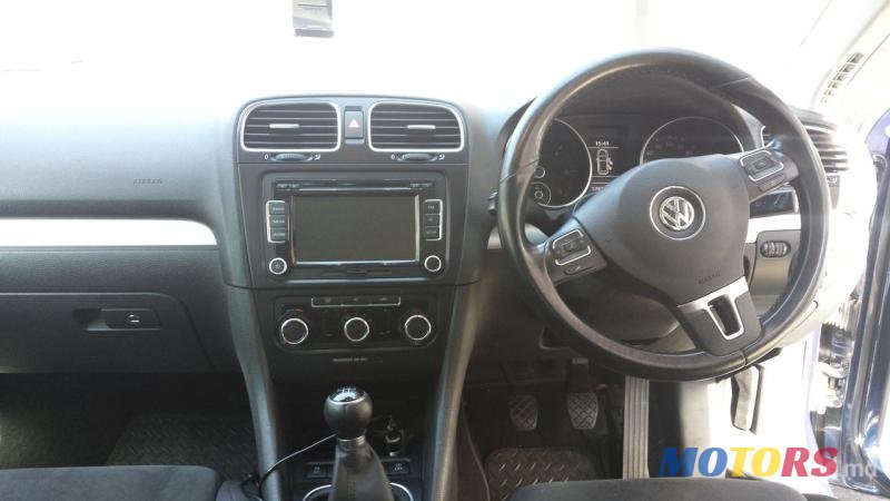 2011' Volkswagen Golf photo #3