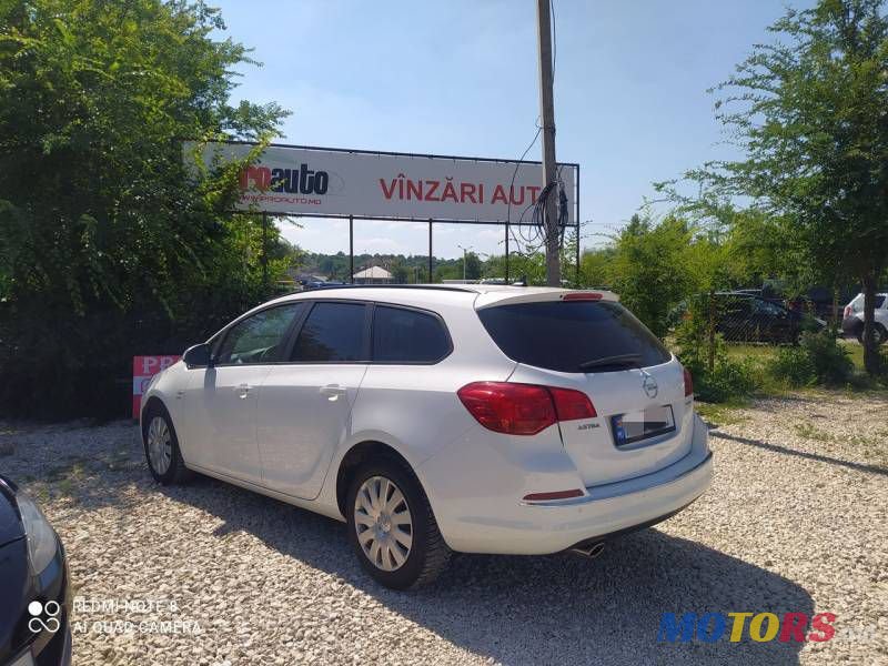 2014' Opel Astra photo #5