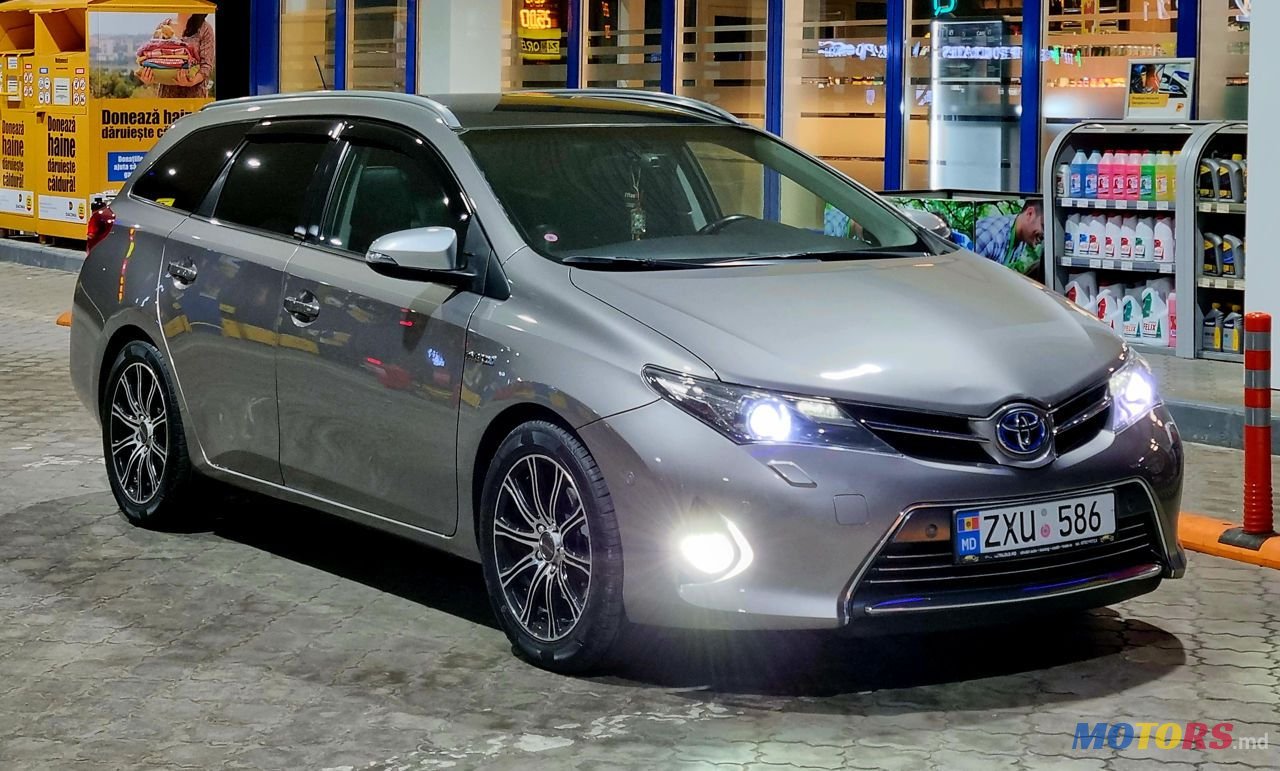 2014' Toyota Auris photo #3