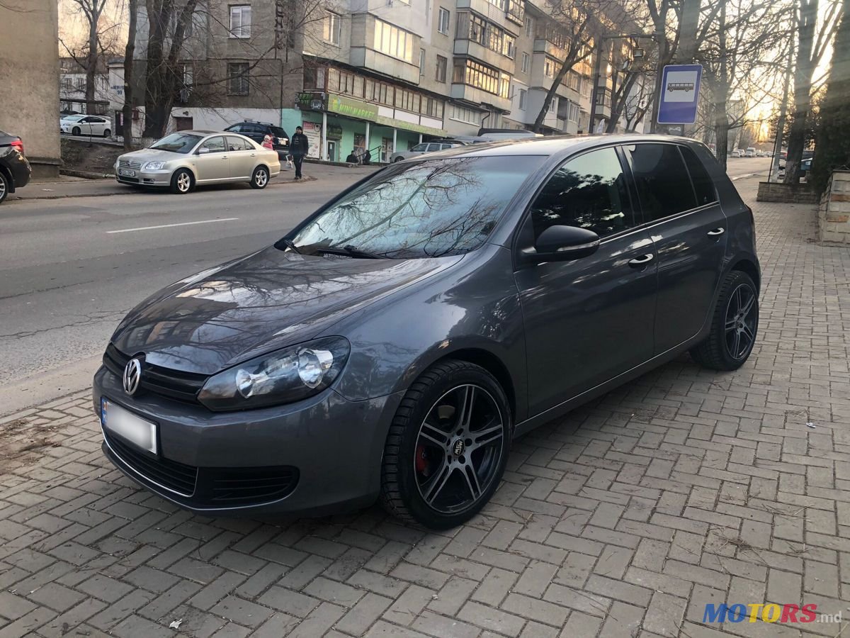 2009' Volkswagen Golf photo #2