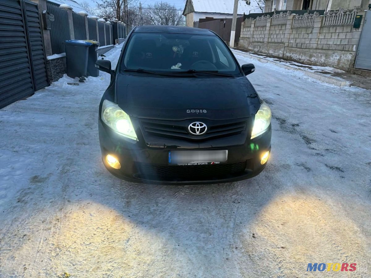 2010' Toyota Auris photo #2