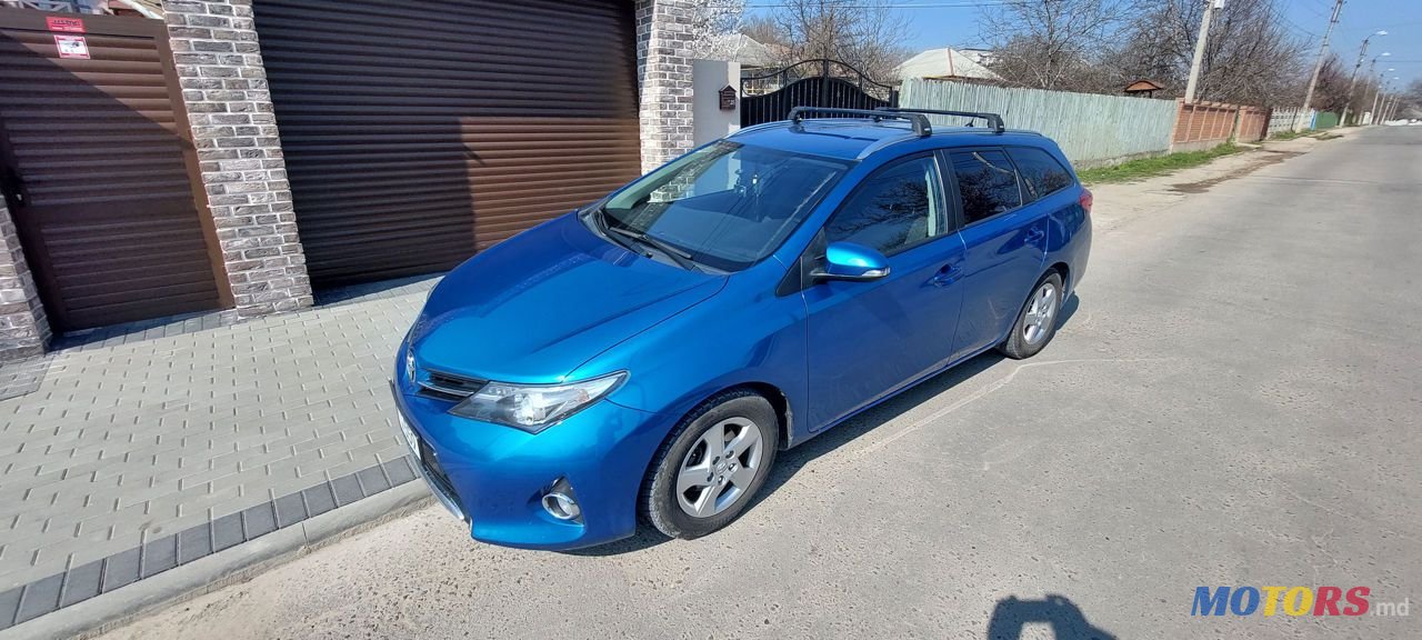 2013' Toyota Auris photo #5