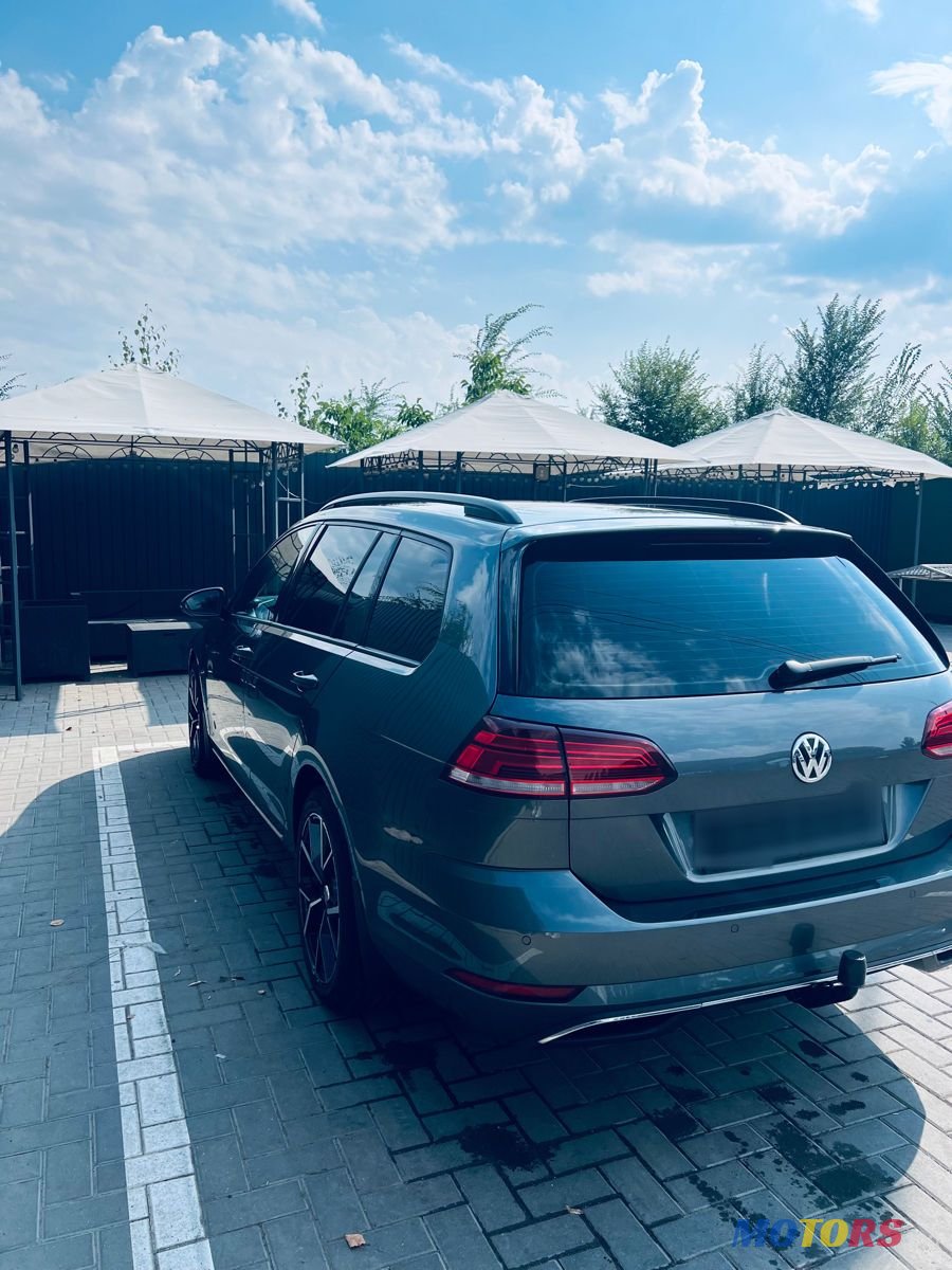 2017' Volkswagen Golf photo #5