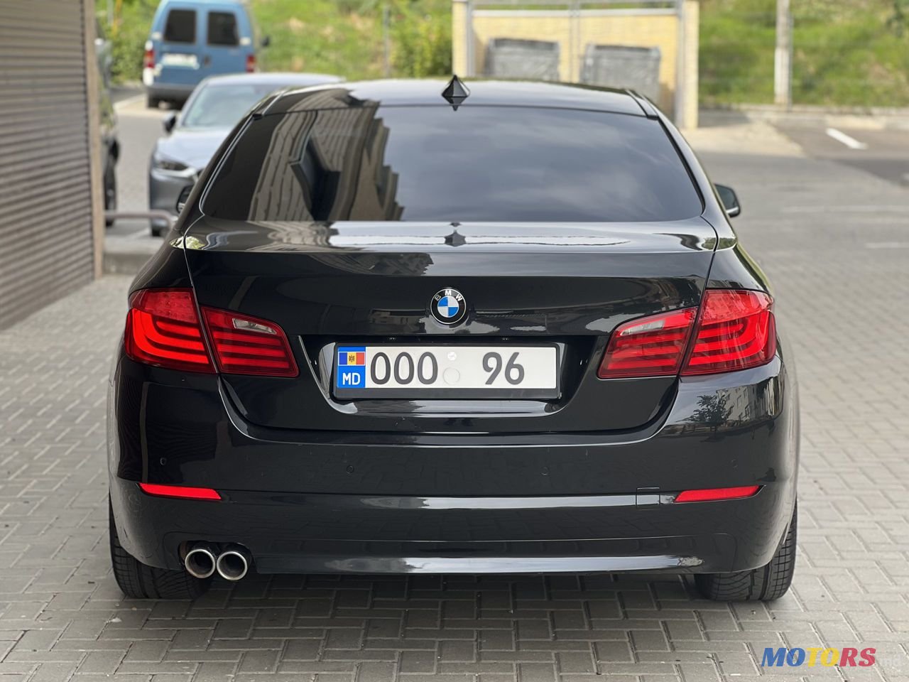 2011' BMW 5 Series photo #5