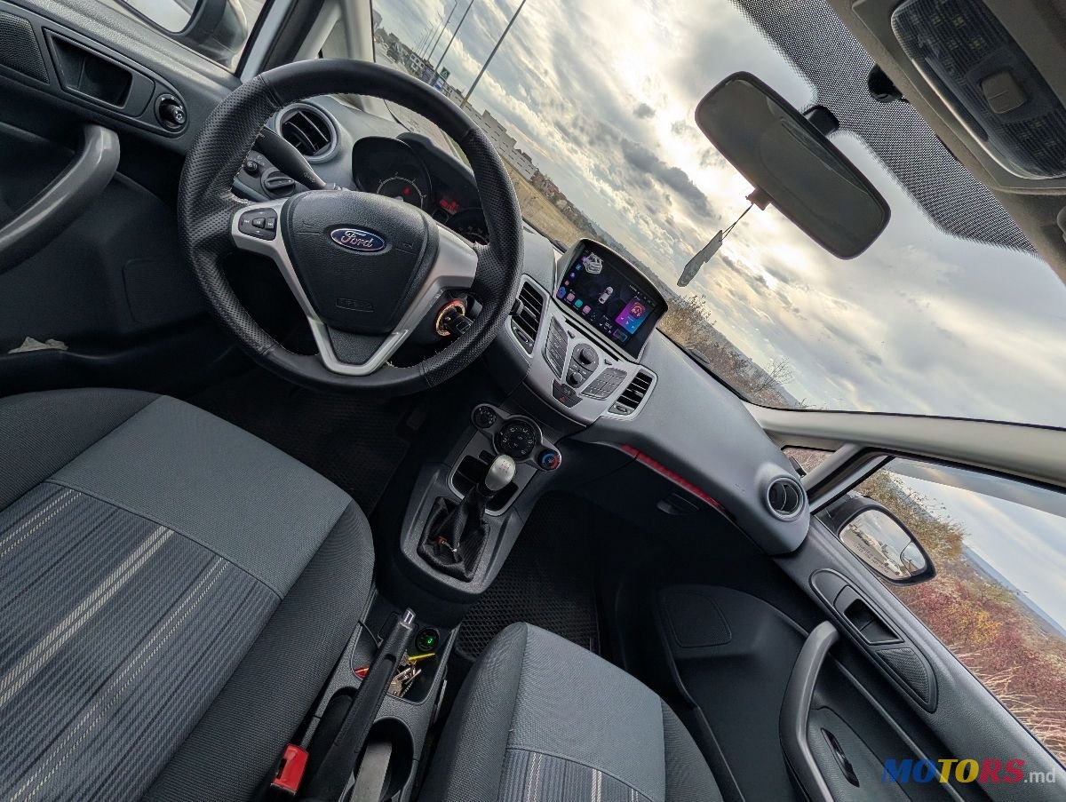 2009' Ford Fiesta photo #5