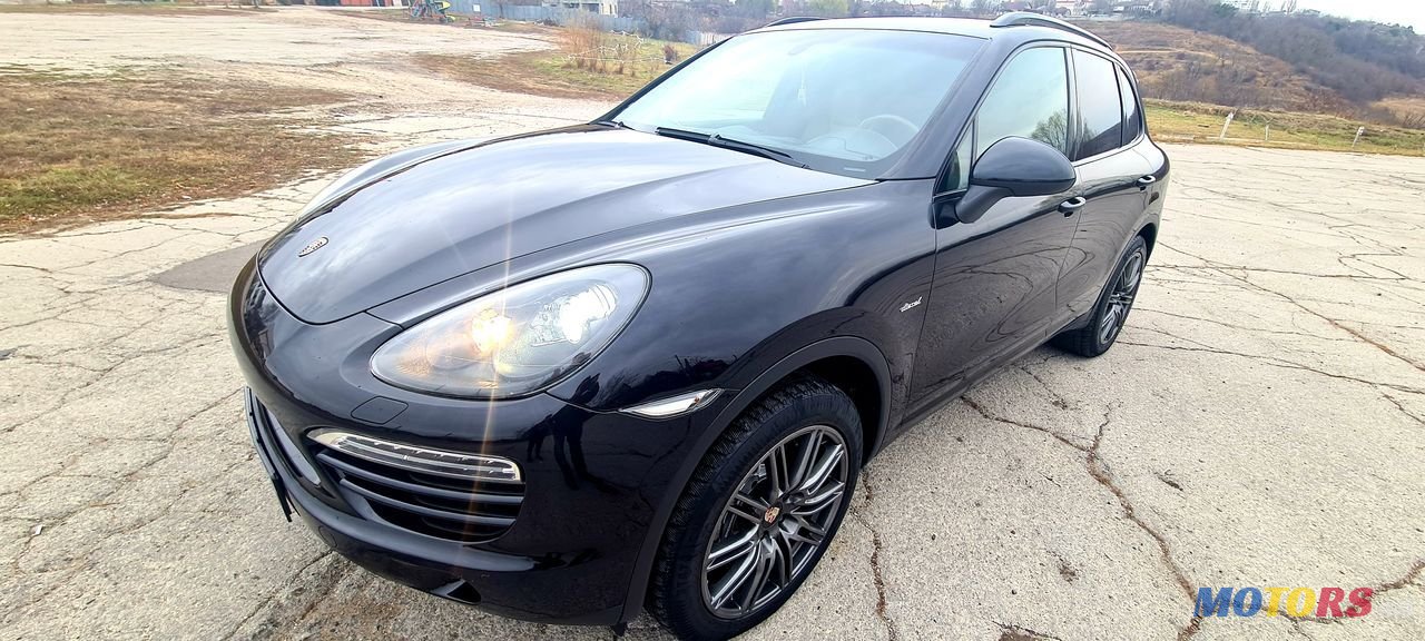 2012' Porsche Cayenne photo #2