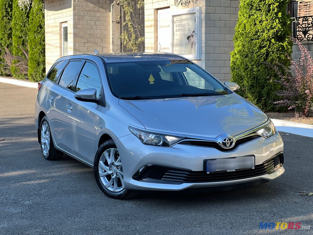 2017' Toyota Auris photo #2