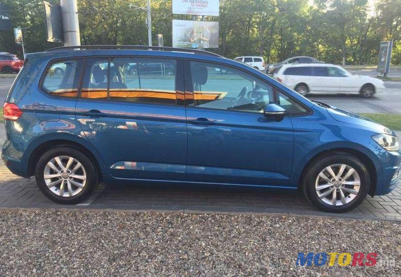 2018' Volkswagen Touran photo #1