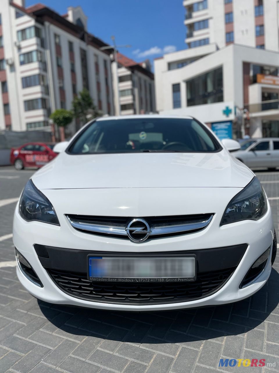 2013' Opel Astra photo #3