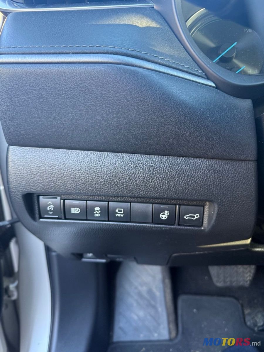 2022' Toyota Venza photo #6