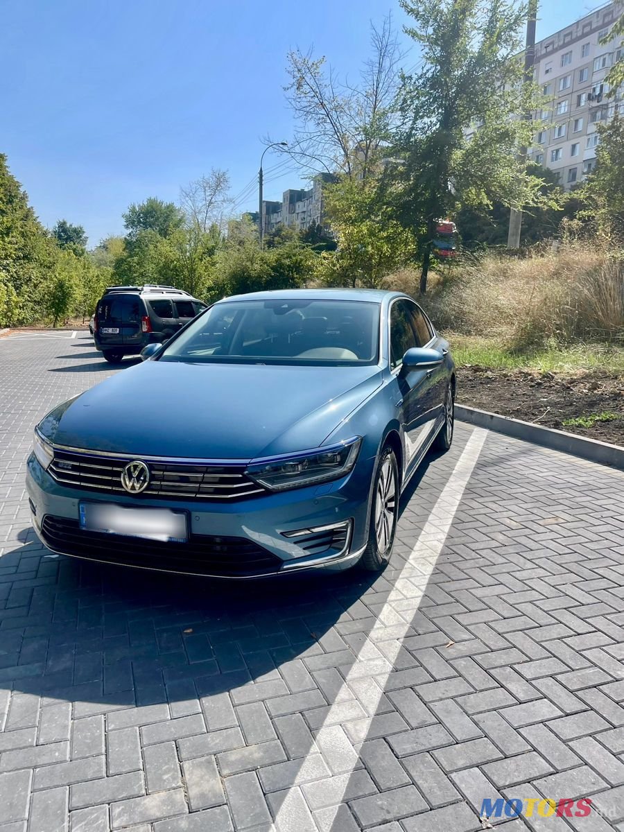 2018' Volkswagen Passat photo #1