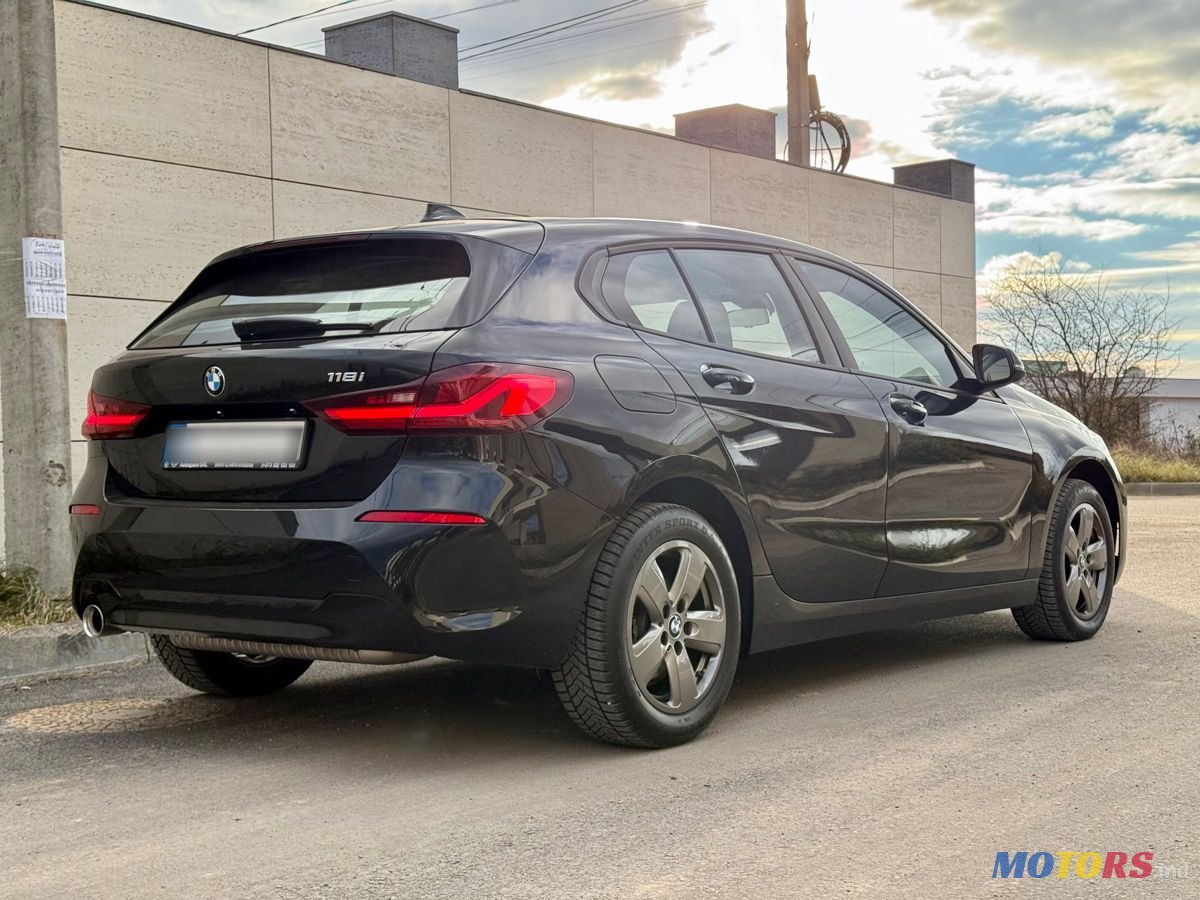 2021' BMW 1 Series photo #2