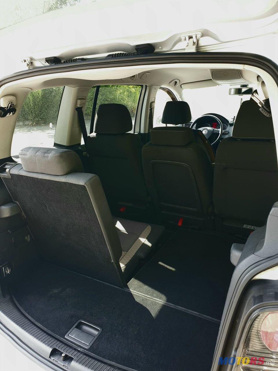 2008' Volkswagen Touran photo #5