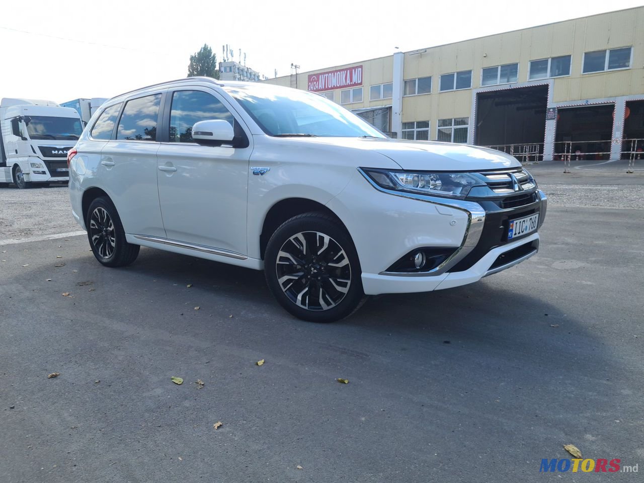 2016' Mitsubishi Outlander photo #1