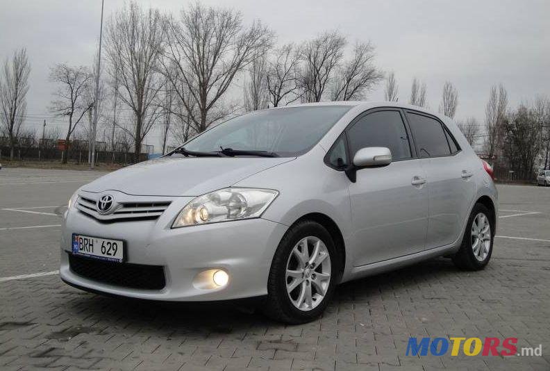 2011' Toyota Auris photo #1