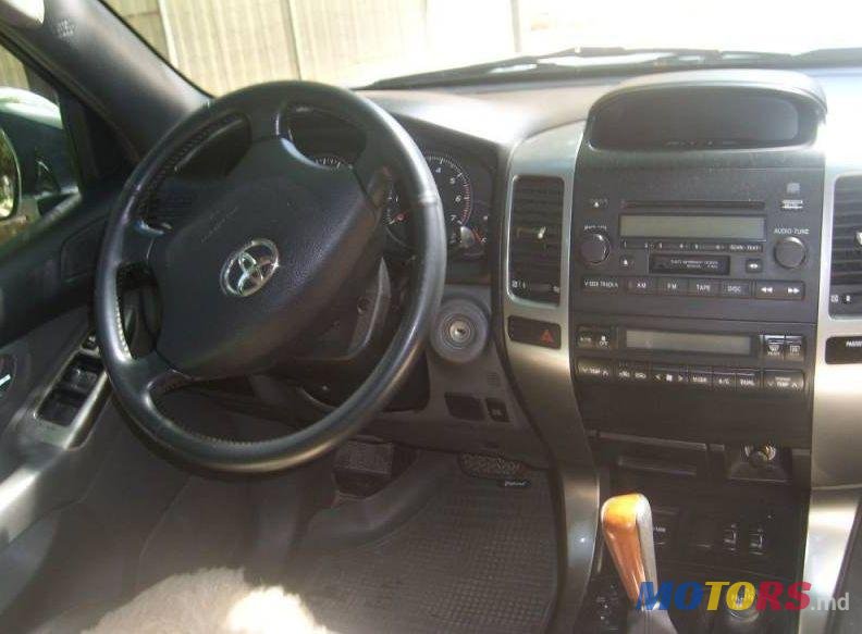 2005' Toyota Land Cruiser Prado photo #2