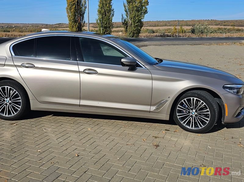 2017' BMW 5 Series photo #2