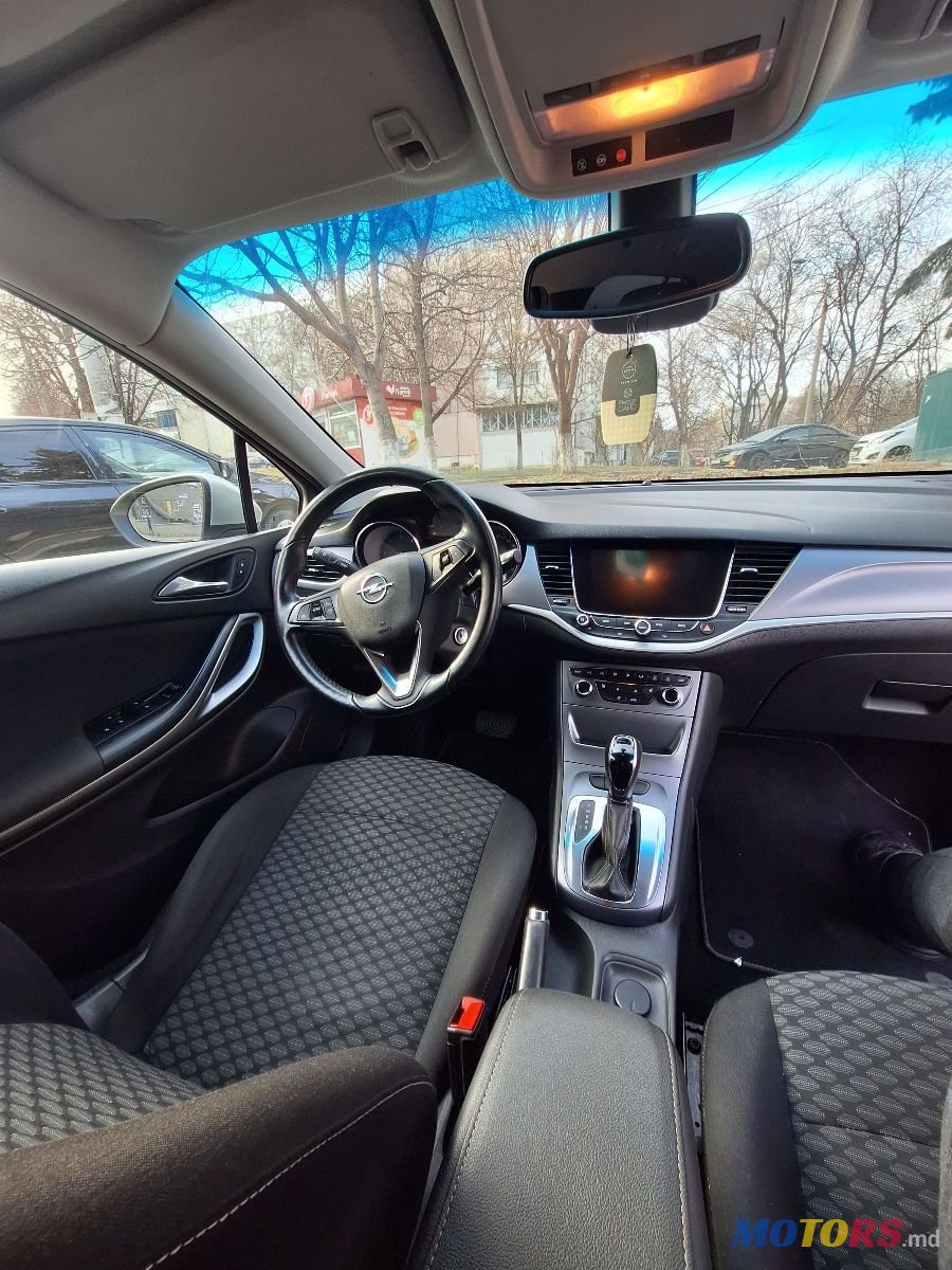 2017' Opel Astra photo #3