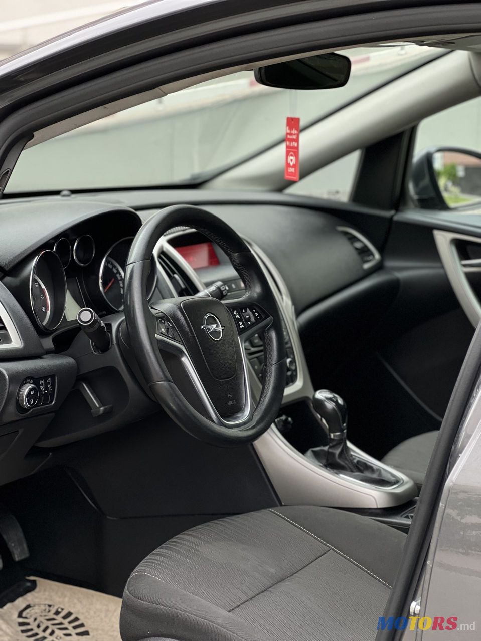 2011' Opel Astra photo #6