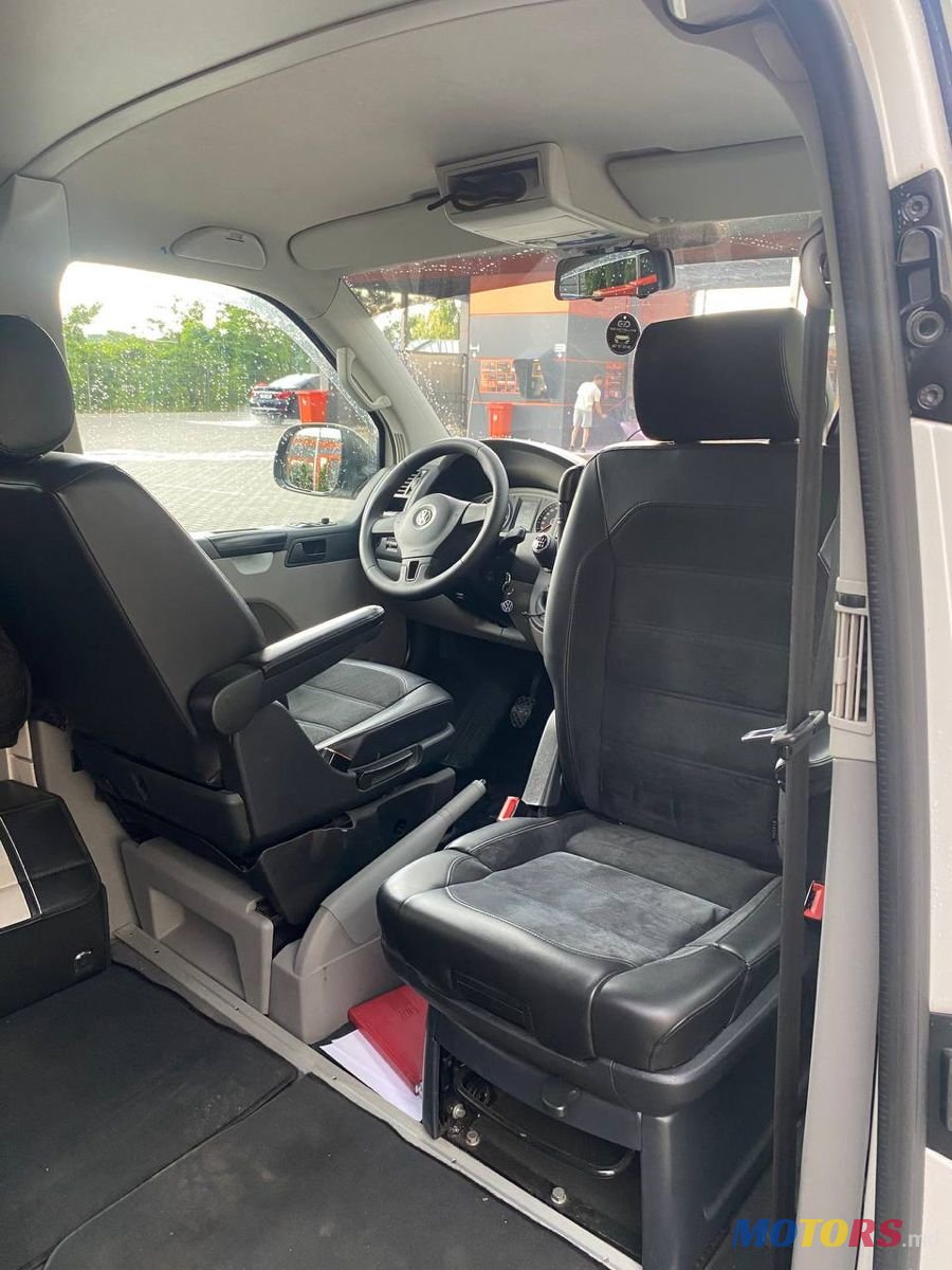 2014' Volkswagen Transporter photo #4