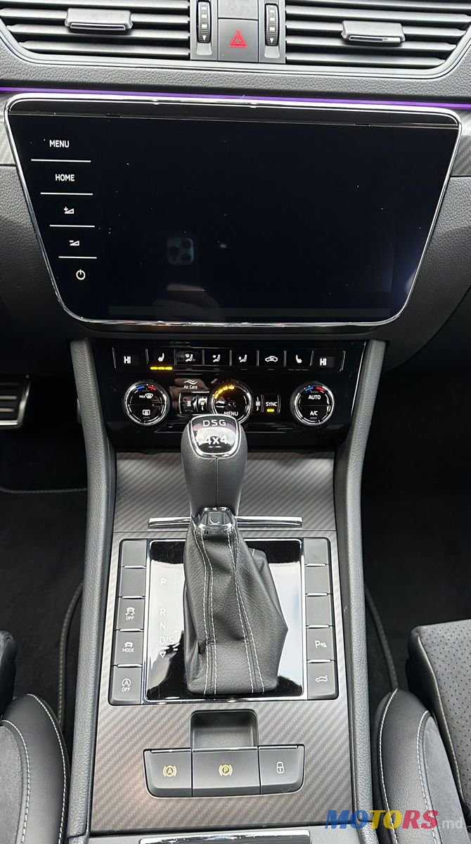 2020' Skoda Superb photo #6