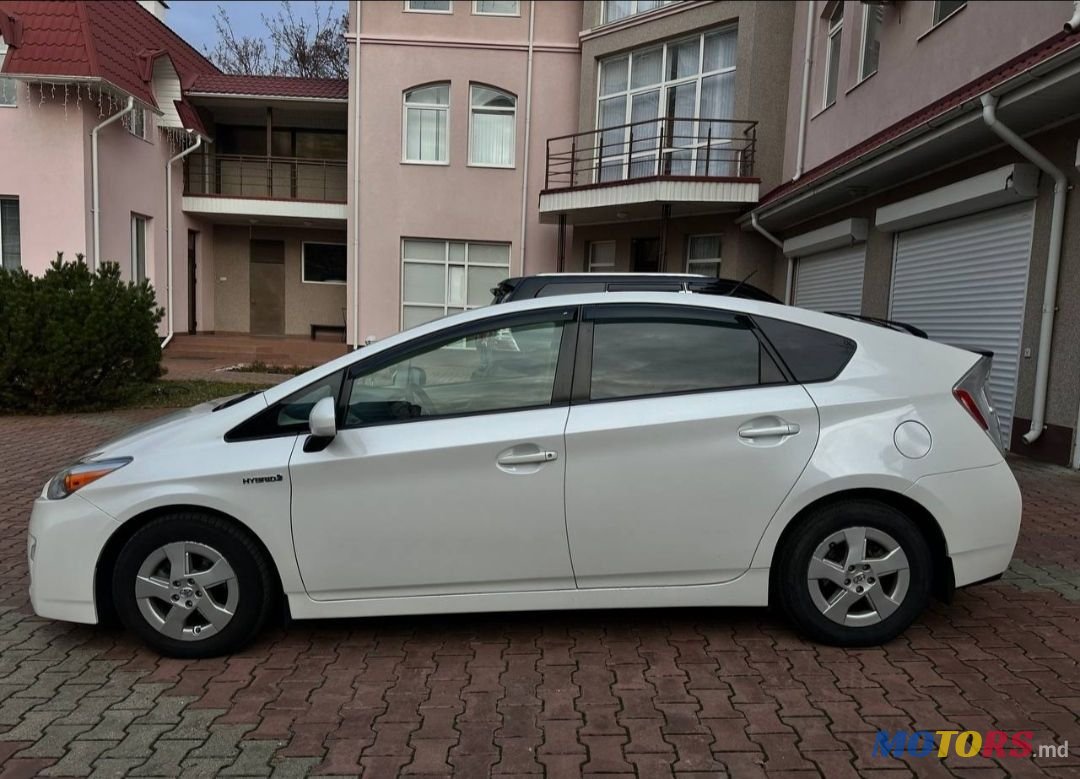2010' Toyota Prius photo #3