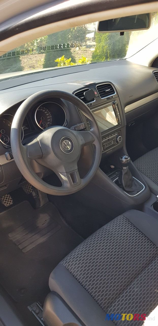 2010' Volkswagen Golf photo #6