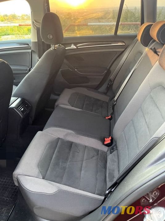 2018' Volkswagen Golf photo #3