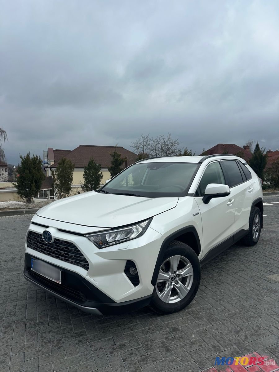 2019' Toyota RAV4 photo #3