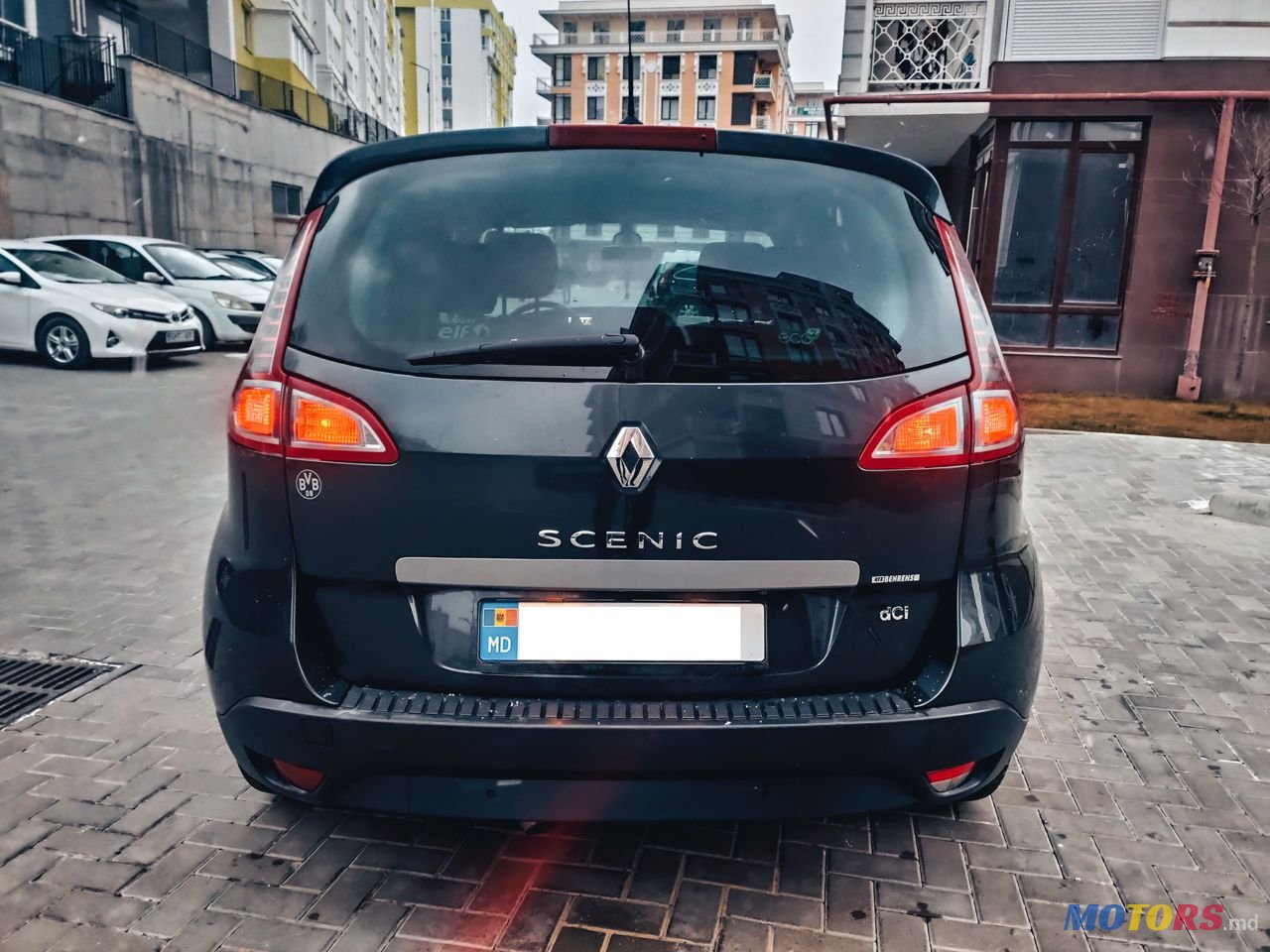 2010' Renault Scenic photo #3