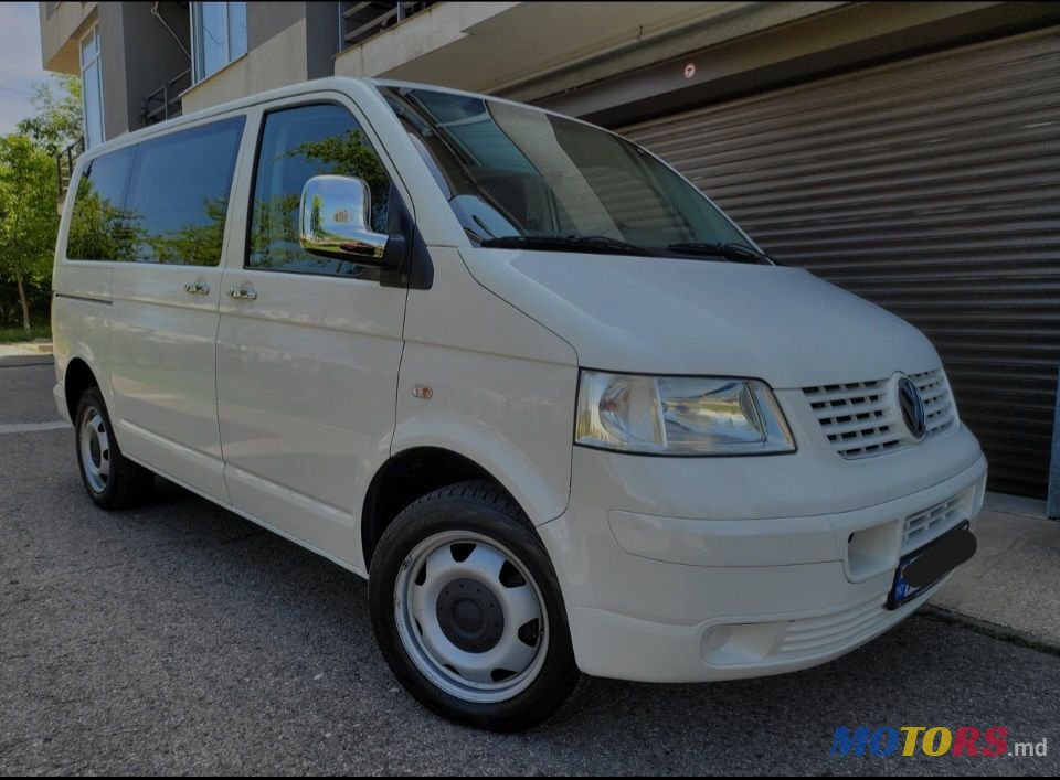 2010' Volkswagen Transporter photo #1