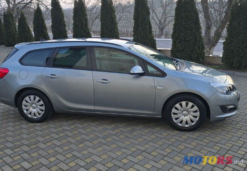 2012' Opel Astra photo #5