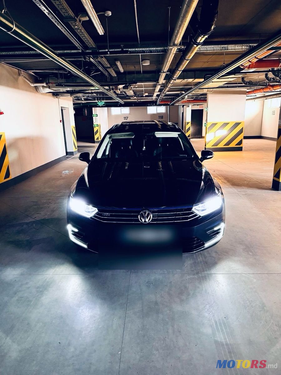 2016' Volkswagen Passat photo #1